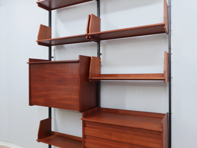 Mid-Century Italian modular wall unit with folding desk 1950s. The modular elements, crafted in teak veneer, include open shelves mobile teak anni 50, mobile anni 60
mid century teak wall unit, mid century italian furniture, mid century ceiling wall unit, mid century bookshelf, meubles anciens à vendre