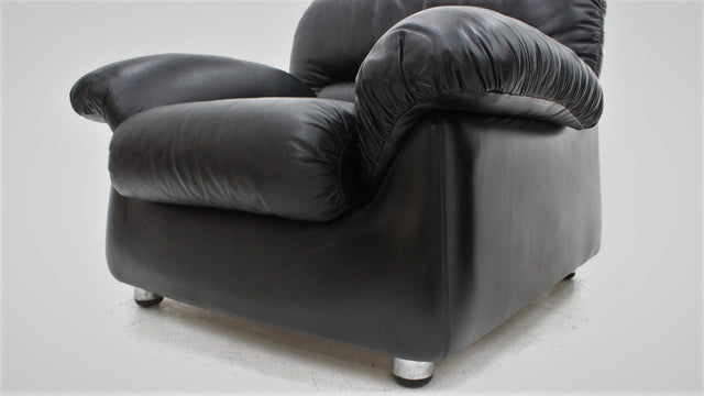 Sormani black leather vintage armchairs 1970s
