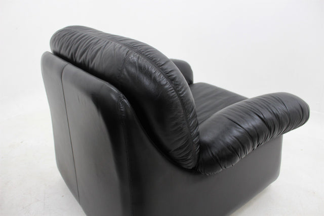 Sormani black leather vintage armchairs 1970s