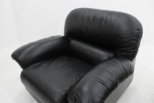 Sormani black leather vintage armchairs 1970s