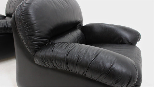 Sormani black leather vintage armchairs 1970s