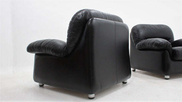 Sormani black leather vintage armchairs 1970s