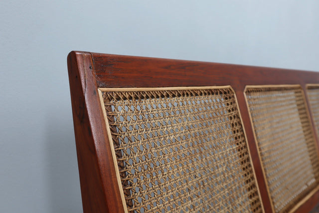 3-seater vintage Danish mid-century modern sofa teak wood frame and cane Canapé vintage 3 places de tructure en bois de teck sculpté avec rotin tressé