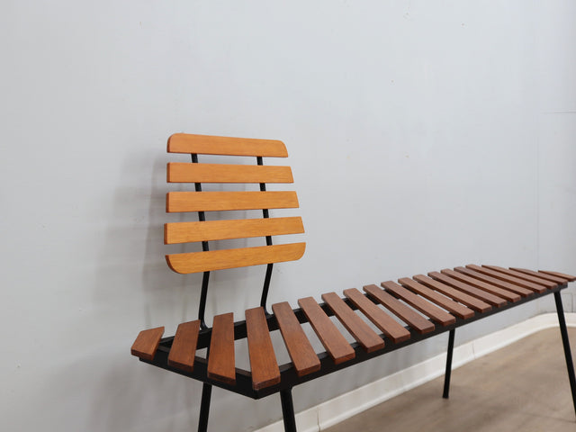George Coslin 1950s Rationalist Teak Slat Bench, Panca doghe vintage Teak Bank Asymmetrical design.