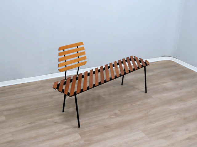 George Coslin 1950s Rationalist Teak Slat Bench, Panca doghe vintage Teak Bank Asymmetrical design.
