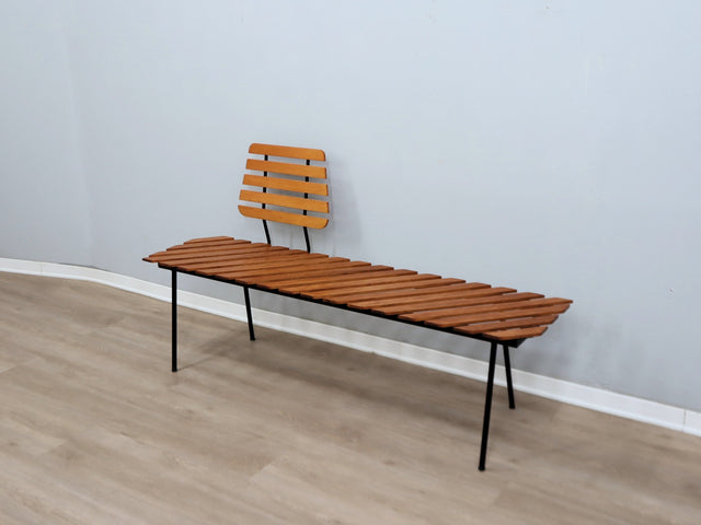George Coslin 1950s Rationalist Teak Slat Bench, Panca doghe vintage Teak Bank Asymmetrical design.