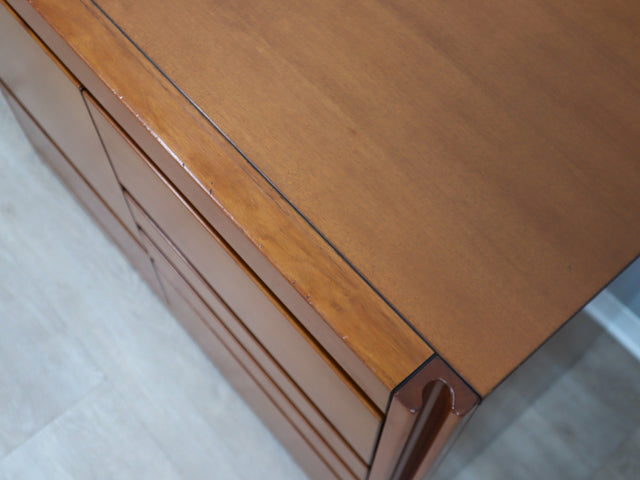 Italian 1970s Angelo Mangiarotti 4D walnut bar cabinet mobile bar d'epoca Meuble bar design italien. Barwagen Nussbaum  Mueble bar vintage.