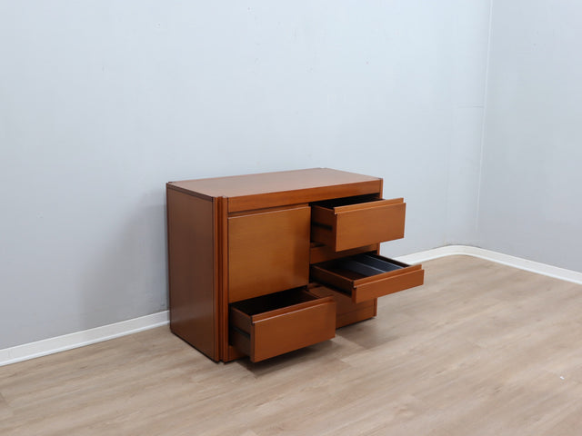 Italian 1970s Angelo Mangiarotti 4D walnut bar cabinet mobile bar d'epoca Meuble bar design italien. Barwagen Nussbaum  Mueble bar vintage.