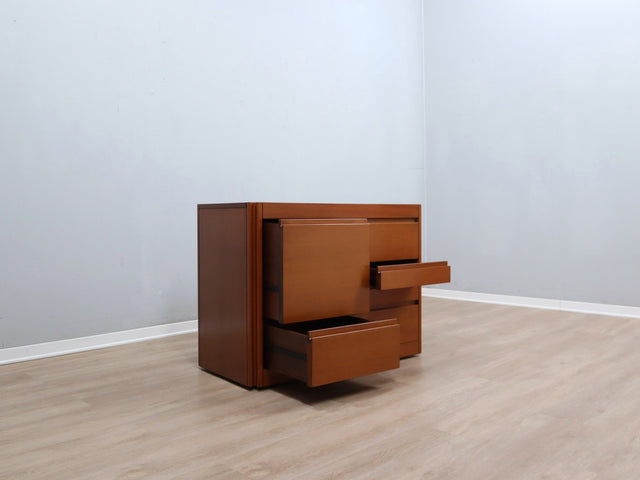 Italian 1970s Angelo Mangiarotti 4D walnut bar cabinet mobile bar d'epoca Meuble bar design italien. Barwagen Nussbaum  Mueble bar vintage.