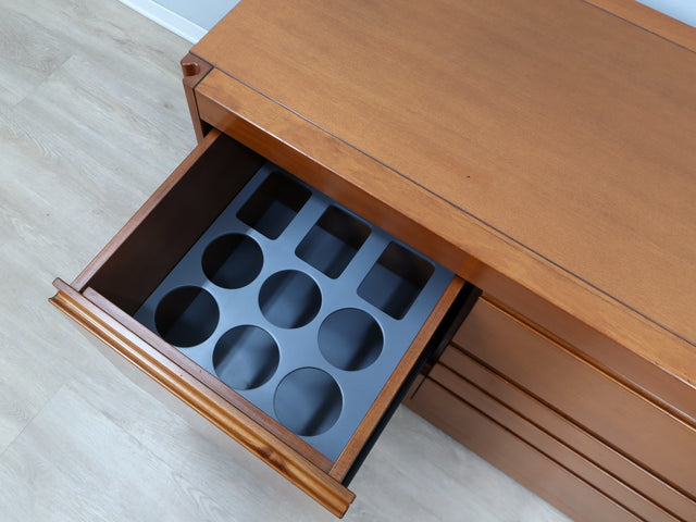 Italian 1970s Angelo Mangiarotti 4D walnut bar cabinet mobile bar d'epoca Meuble bar design italien. Barwagen Nussbaum  Mueble bar vintage.