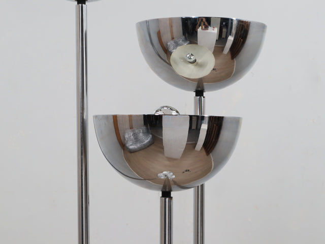Vintage 1970s Lamperti floor lamp, Italian Space Age design. Chrome metal standing lamp featuring three tubular columns 