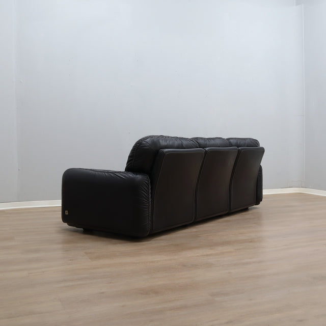 1970s Piumotto 3-seater sofa by Arrigo Arrigoni for Busnelli. Divano vintage pelle nera. Canapé italien en cuir noir. 1970er Leder Couch.