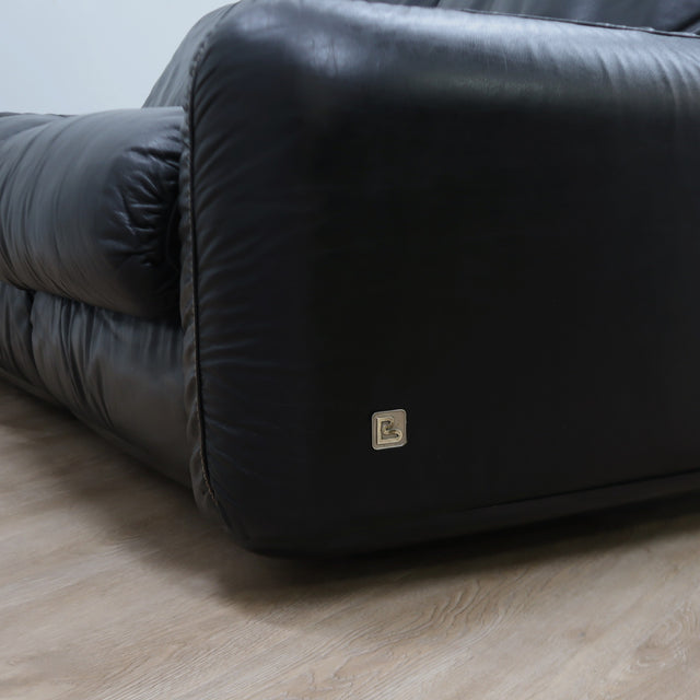 1970s Piumotto 3-seater sofa by Arrigo Arrigoni for Busnelli. Divano vintage pelle nera. Canapé italien en cuir noir. 1970er Leder Couch.