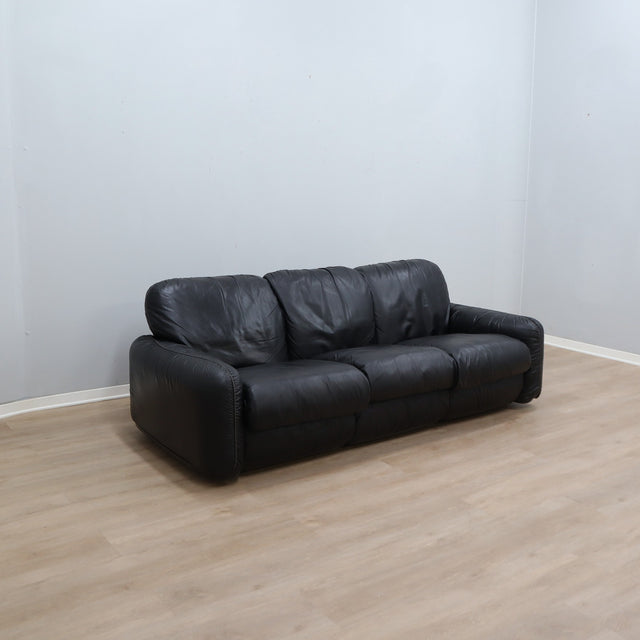 1970s Piumotto 3-seater sofa by Arrigo Arrigoni for Busnelli. Divano vintage pelle nera. Canapé italien en cuir noir. 1970er Leder Couch.