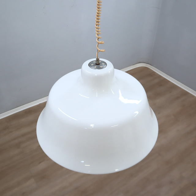 1970s Sergio Asti for Kartell Model 4003 opaline white acrylic pendant light
Suspension vintage en acrylique blanc opalin années 70.