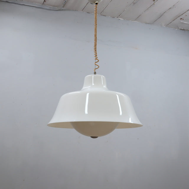 1970s Sergio Asti for Kartell Model 4003 opaline white acrylic pendant light
Suspension vintage en acrylique blanc opalin années 70.
