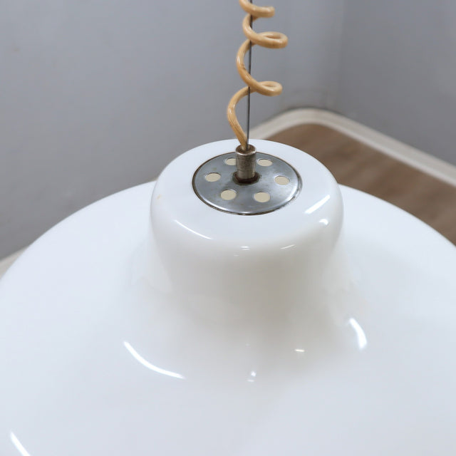 1970s Sergio Asti for Kartell Model 4003 opaline white acrylic pendant light
Suspension vintage en acrylique blanc opalin années 70.