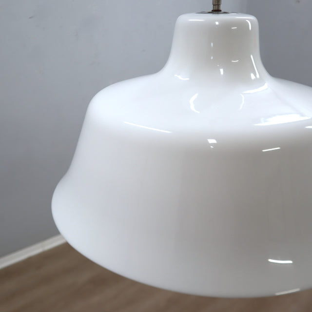 1970s Sergio Asti for Kartell Model 4003 opaline white acrylic pendant light
Suspension vintage en acrylique blanc opalin années 70.