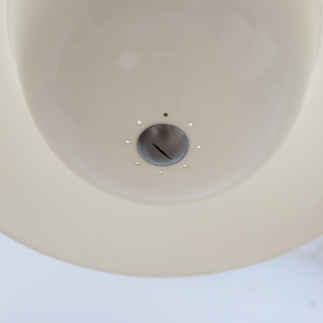 1970s Sergio Asti for Kartell Model 4003 opaline white acrylic pendant light
Suspension vintage en acrylique blanc opalin années 70.