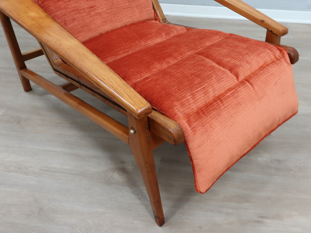 Model 811 Lounge Chair, designed in the 1950s by the Studio Tecnico Cassina in Meda, Italy. This rare example perfectly expresses the harmony between Italian rationalist design and timeless comfort.