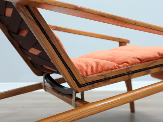 Model 811 Lounge Chair, designed in the 1950s by the Studio Tecnico Cassina in Meda, Italy. This rare example perfectly expresses the harmony between Italian rationalist design and timeless comfort.