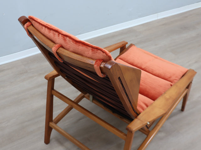 Model 811 Lounge Chair, designed in the 1950s by the Studio Tecnico Cassina in Meda, Italy. This rare example perfectly expresses the harmony between Italian rationalist design and timeless comfort.