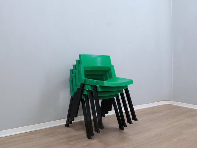 Italian ABS chairs 1980s LAMM Jahre Stapelstühle lot de 4 chaises empilables