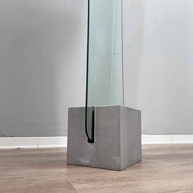 Acerbis Narciso post-modern mirror. Specchio vintage silhouette anni 80. Miroir design en pierre Serena. Postmoderner Spiegel.