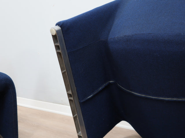 Pair of restored 1970s Alky armchairs by Giancarlo Piretti for Castelli in original blue fabric. Coppia poltrone Alky Piretti Castelli. Paire de fauteuils Alky bleu. Paar Alky Sessel blau.