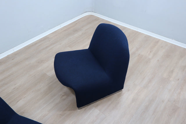 Pair of restored 1970s Alky armchairs by Giancarlo Piretti for Castelli in original blue fabric. Coppia poltrone Alky Piretti Castelli. Paire de fauteuils Alky bleu. Paar Alky Sessel blau.