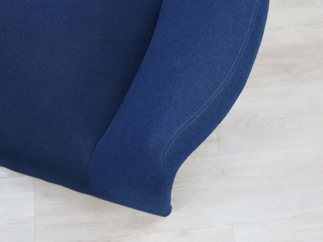 Pair of restored 1970s Alky armchairs by Giancarlo Piretti for Castelli in original blue fabric. Coppia poltrone Alky Piretti Castelli. Paire de fauteuils Alky bleu. Paar Alky Sessel blau.