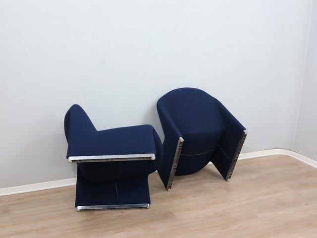 Pair of restored 1970s Alky armchairs by Giancarlo Piretti for Castelli in original blue fabric. Coppia poltrone Alky Piretti Castelli. Paire de fauteuils Alky bleu. Paar Alky Sessel blau.
