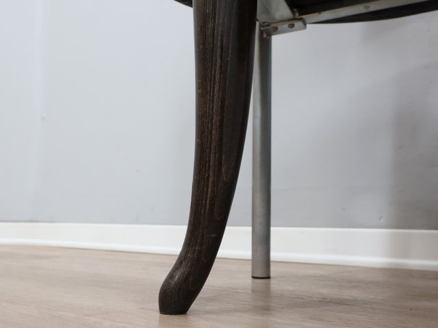 Post-modern Italian bench: 90s design panca rossa/nera, banc vintage métal/bois, Memphis style seating, dekorative Sitzbank für Sammler.