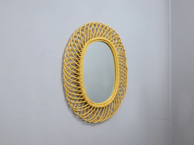 1960s yellow wicker mirror by Franco Albini for Bonacina. Albini Rattanspiegel, espejo Albini amarillo, miroir rotin Albini, specchio Albini giallo