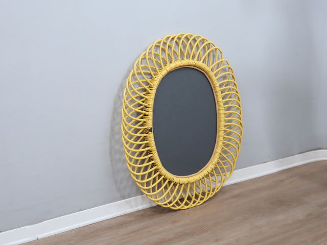 1960s yellow wicker mirror by Franco Albini for Bonacina. Albini Rattanspiegel, espejo Albini amarillo, miroir rotin Albini, specchio Albini giallo