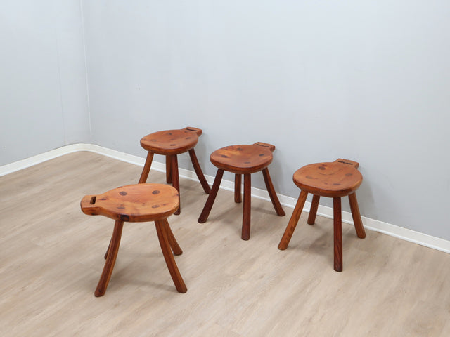 Set 4 Sgabelli Organic design Larch Wood Stools Brutalis Italiani 1970s Tabourets italiens bois de mélèze