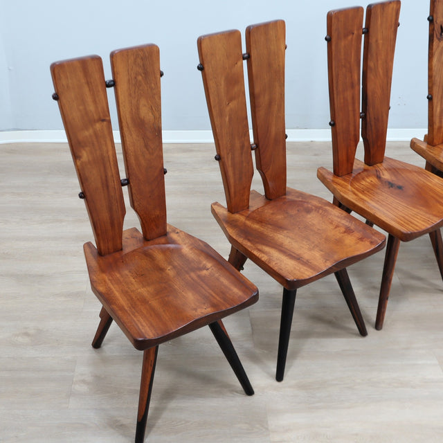 Set of four 1970s Italian Brutalist solid wood dining chairs in the style of Carlo Mollino Casa del Sole quatre chaises brutalistes italiennes des années 70 en bois massif,