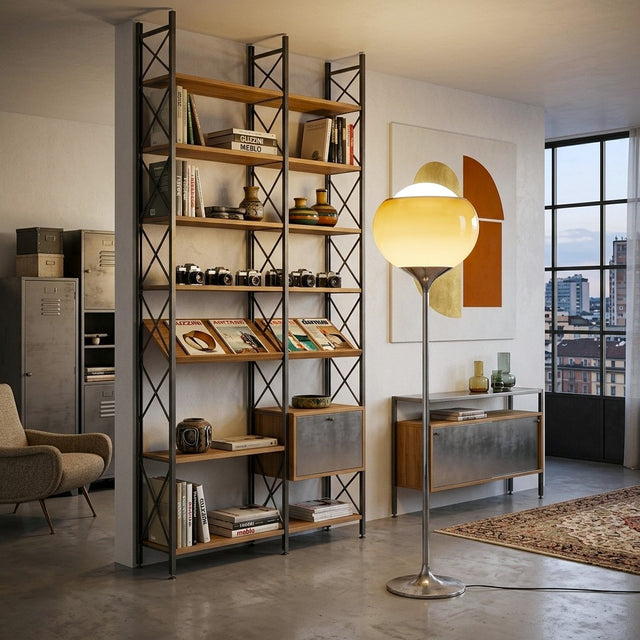 1960s Harvey Guzzini "Bud Grande" floor lamp for Meblo with amber perspex shade Lampadaire des années 60 en perspex ambre et  chromée