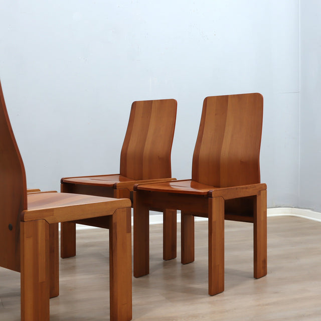 Set of 4 1970s Italian bentwood high-back dining chairs in Carlo Scarpa style. Set 4 sedie anni 70 multistrato curvato. Chaises vintage 1970.