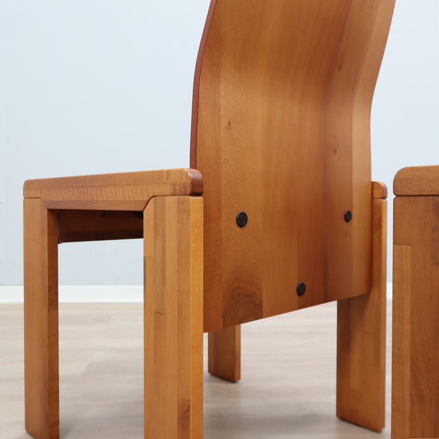 Set of 4 1970s Italian bentwood high-back dining chairs in Carlo Scarpa style. Set 4 sedie anni 70 multistrato curvato. Chaises vintage 1970.