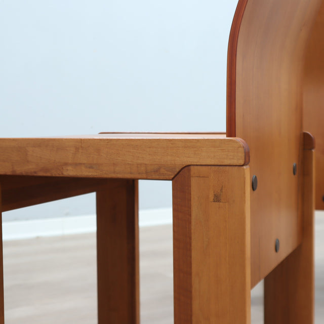 Set of 4 1970s Italian bentwood high-back dining chairs in Carlo Scarpa style. Set 4 sedie anni 70 multistrato curvato. Chaises vintage 1970.