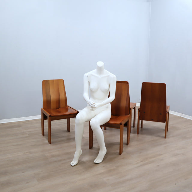 Set of 4 1970s Italian bentwood high-back dining chairs in Carlo Scarpa style. Set 4 sedie anni 70 multistrato curvato. Chaises vintage 1970.