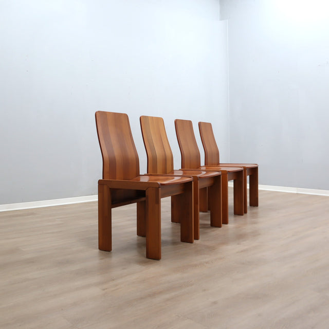 Set of 4 1970s Italian bentwood high-back dining chairs in Carlo Scarpa style. Set 4 sedie anni 70 multistrato curvato. Chaises vintage 1970.