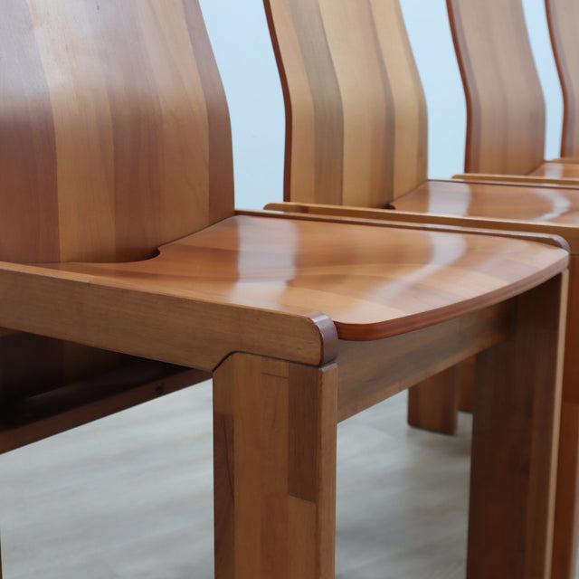 Set of 4 1970s Italian bentwood high-back dining chairs in Carlo Scarpa style. Set 4 sedie anni 70 multistrato curvato. Chaises vintage 1970.