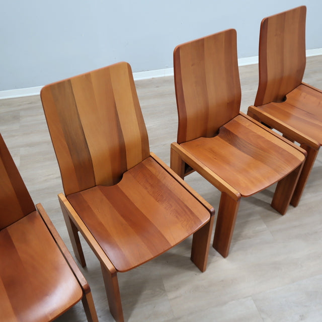 Set of 4 1970s Italian bentwood high-back dining chairs in Carlo Scarpa style. Set 4 sedie anni 70 multistrato curvato. Chaises vintage 1970.