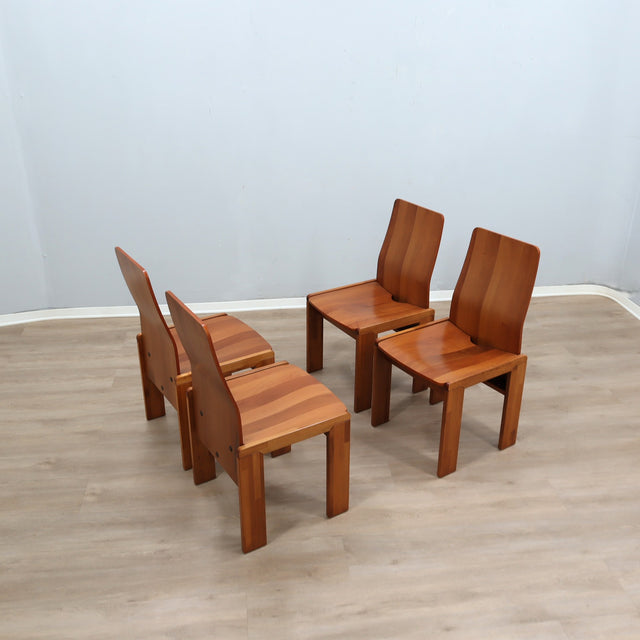Set of 4 1970s Italian bentwood high-back dining chairs in Carlo Scarpa style. Set 4 sedie anni 70 multistrato curvato. Chaises vintage 1970.