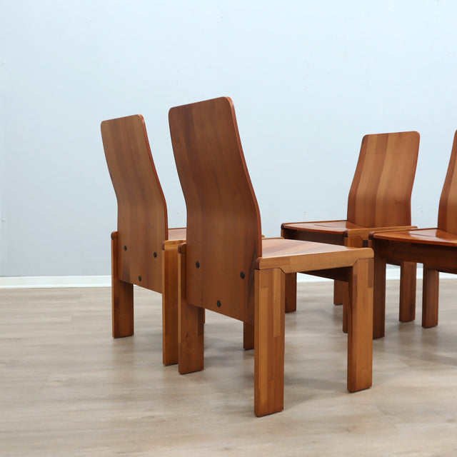Set of 4 1970s Italian bentwood high-back dining chairs in Carlo Scarpa style. Set 4 sedie anni 70 multistrato curvato. Chaises vintage 1970.