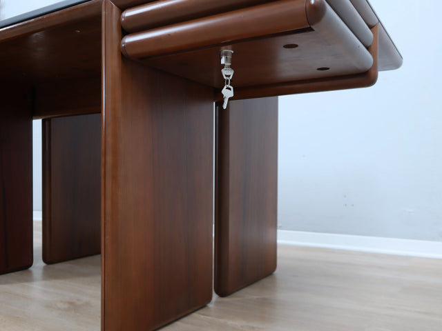 Scrivania Olivetti Synthesis by Sottsass: 80s Italian desk, minimal design with leather top, restauriert, oficina vintage, bureau de direction.