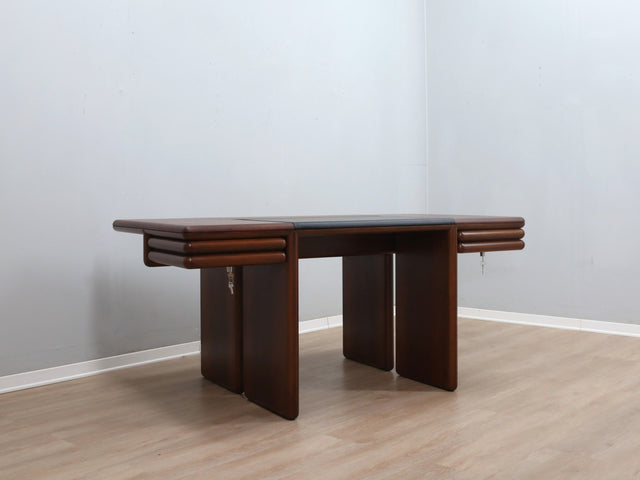 Scrivania Olivetti Synthesis by Sottsass: 80s Italian desk, minimal design with leather top, restauriert, oficina vintage, bureau de direction.