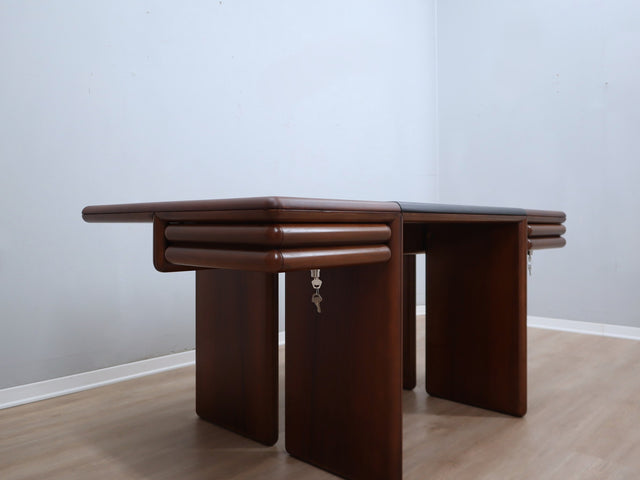 Scrivania Olivetti Synthesis by Sottsass: 80s Italian desk, minimal design with leather top, restauriert, oficina vintage, bureau de direction.